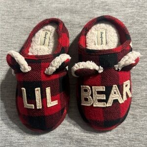 Dearfoams Kids Buffalo Plaid Sherpa Slippers | Bear & Lil Bear